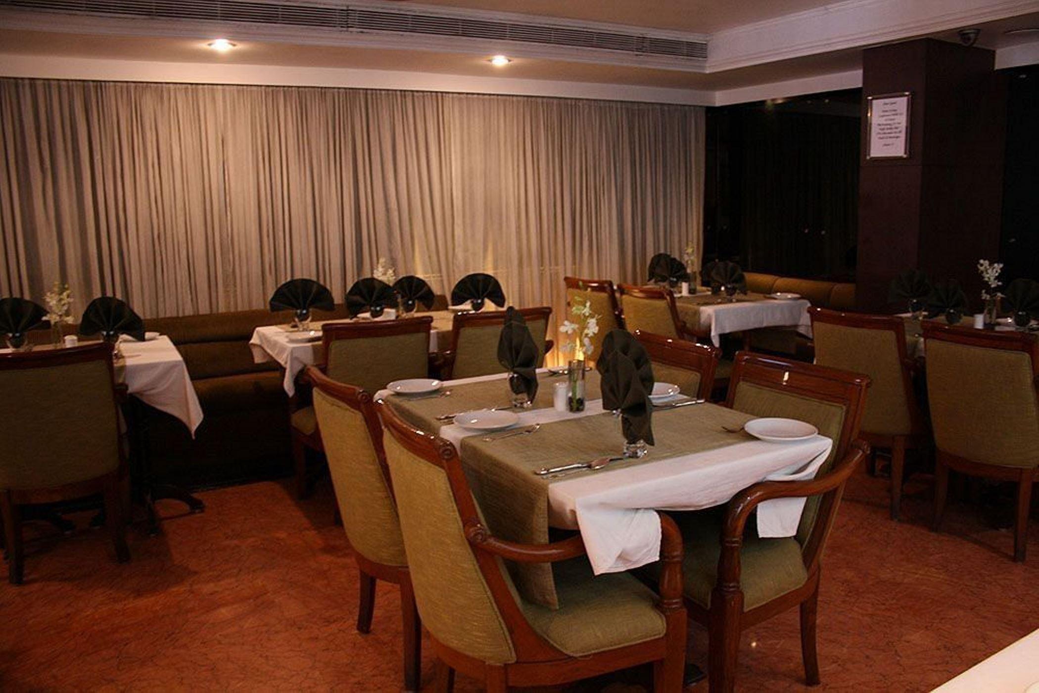 Hotel Bawa International Мумбай Ресторант снимка