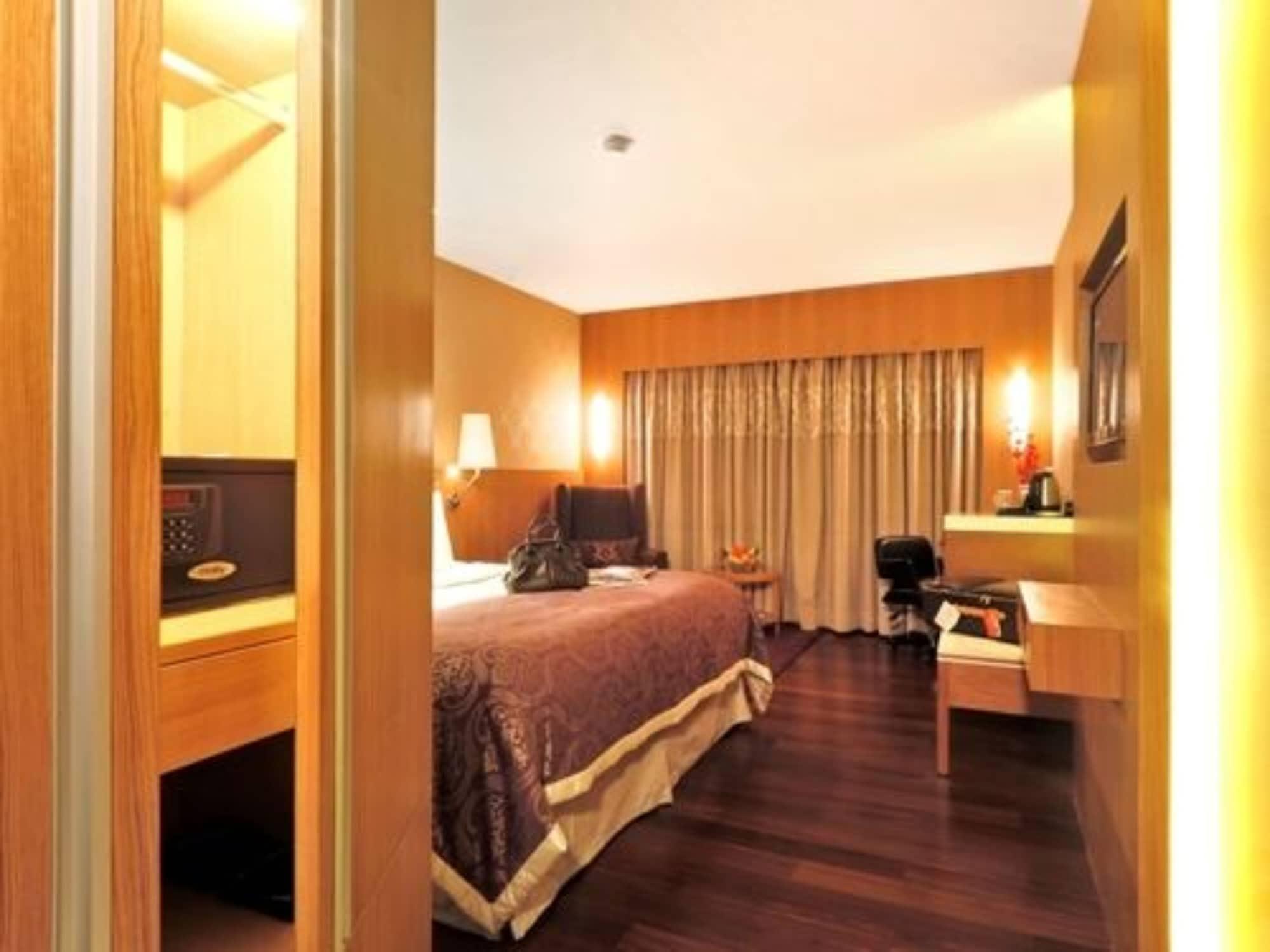 Hotel Bawa International Мумбай Екстериор снимка