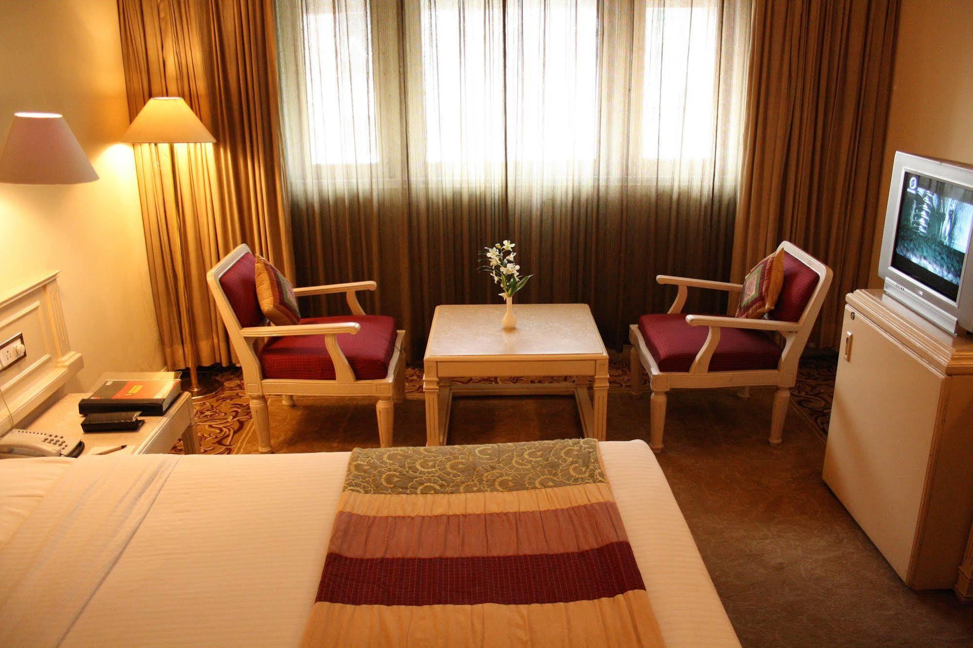 Hotel Bawa International Мумбай Екстериор снимка