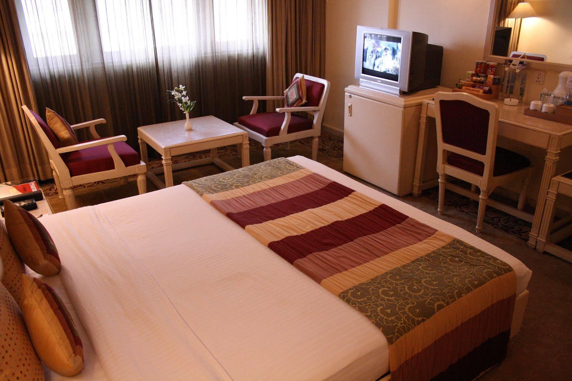 Hotel Bawa International Мумбай Екстериор снимка